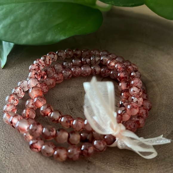 Set of 3 handmade stretch bracelets w/strawberry crystal like glass beads & bag! - Picture 1 of 6